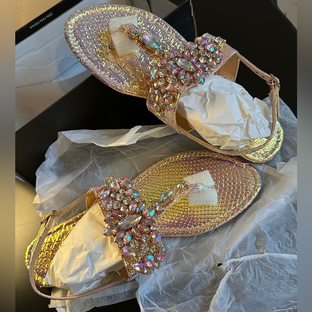 BNWT LILIANA SZ 10 PINK HOLOGRAPHIC RHINESTONE SANDALS
